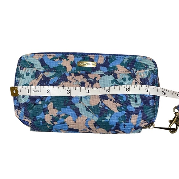 Travelon Blue Pattern Wristlet Wallet - Picture 8 of 9